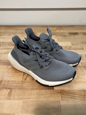 Women's 8.5 Adidas Ultraboost 21 Running Shoes Gray